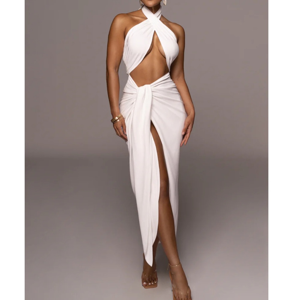White Sahara Dress JLUXE LABEL. Size XL. Crossover halterneck neck dress.